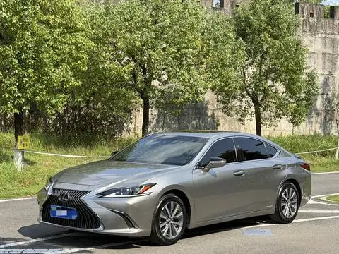 Lexus ES 2020