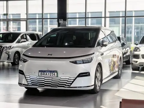 XPeng 小鹏X9 2025