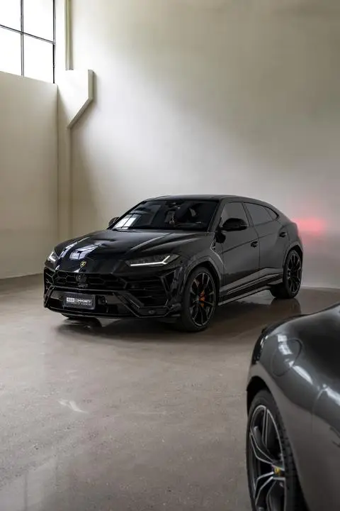 Lamborghini Urus 2021 — фото 1