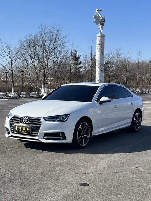 Audi A4L 2019 — фото 1