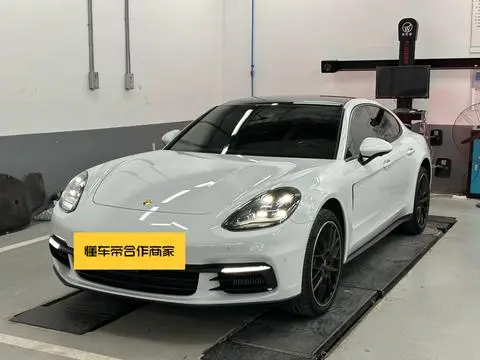 Porsche Panamera 2019 — фото 1