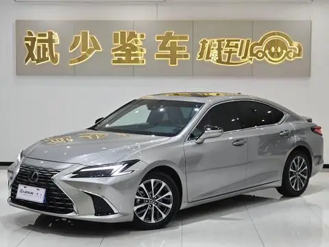 Lexus ES 2025