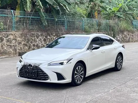 Lexus ES 2025