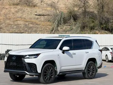 Lexus LX 2023 — фото 1