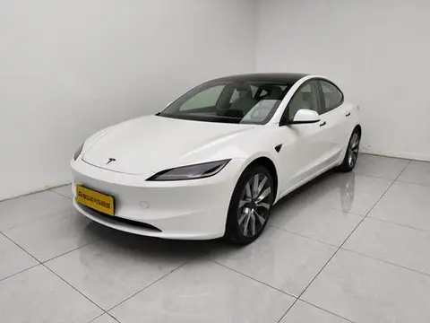 Tesla Model 3 2025