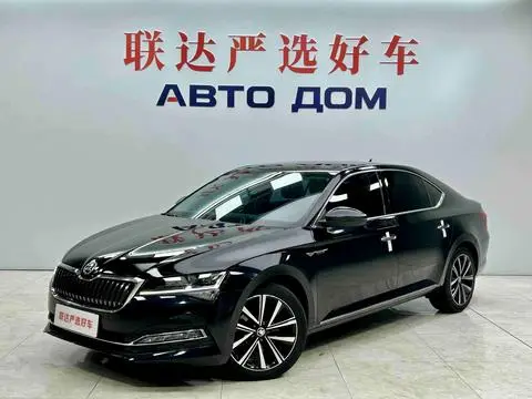 Skoda Superb 2025