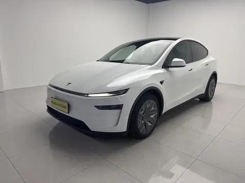 Tesla Model Y L 2026