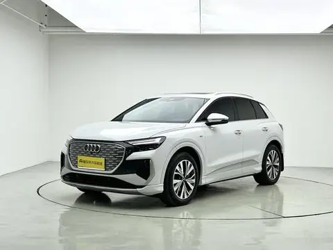 Audi Q4 e-tron 2024 — фото 1