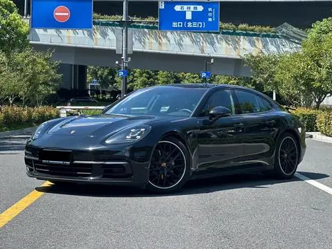 Porsche Panamera 2021