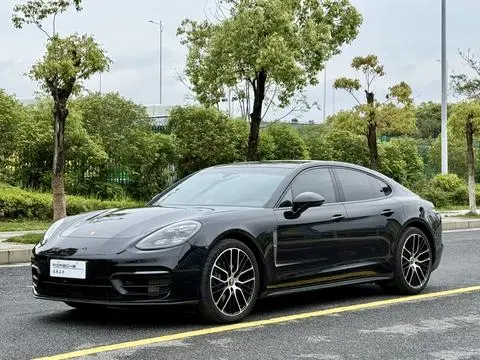 Porsche Panamera 2023