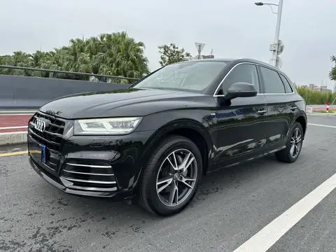 Audi Q5L 2018 — фото 1