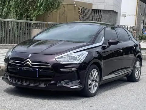 DS 5 2015