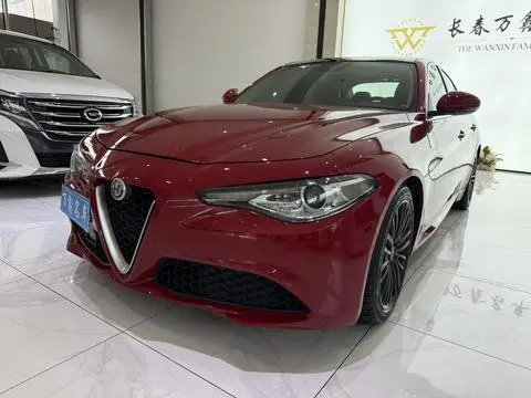 Alfa Romeo Giulia朱丽叶 2017 — фото 1