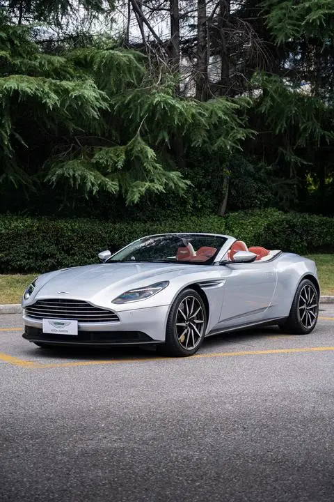 Aston Martin DB11 2020