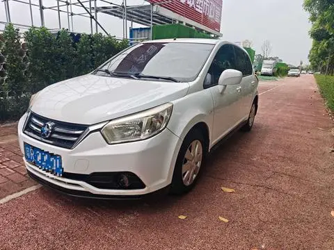 Venucia R50 2015