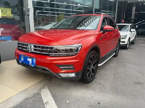 Volkswagen Tiguan L 2018 — фото 1