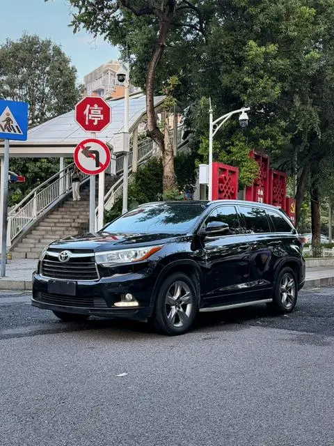 Toyota Highlander 2017 — фото 1