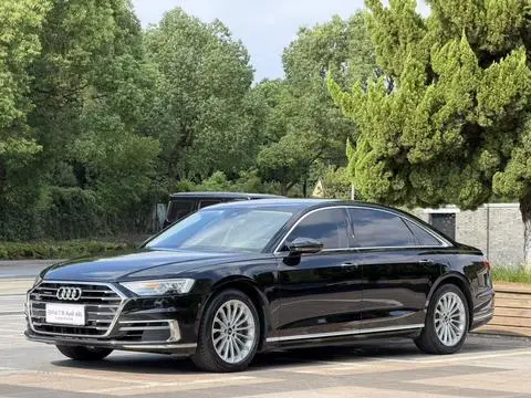 Audi A8 2021 — фото 1