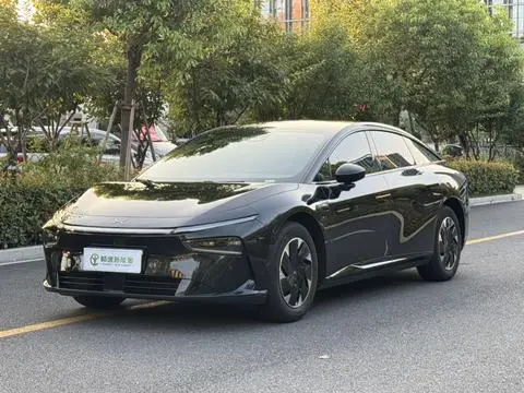 XPeng 小鹏P7+ 2024