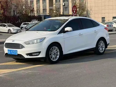 Ford Focus 2015 — фото 1