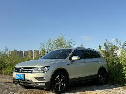 Volkswagen Tiguan L 2020 — фото 1