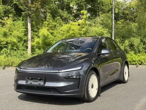 Tesla Model Y 2025