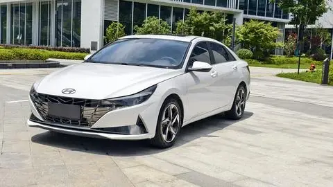 Hyundai Elantra 2021 — фото 1