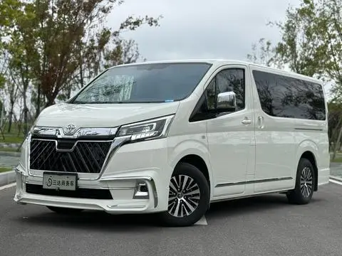 Toyota Hiace 2022 — фото 1