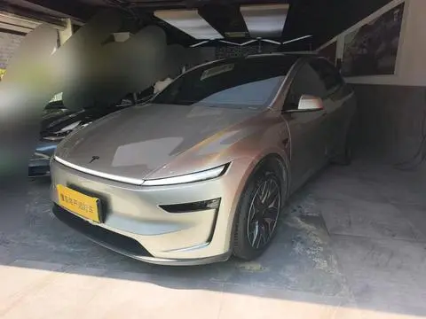 Tesla Model Y L 2026
