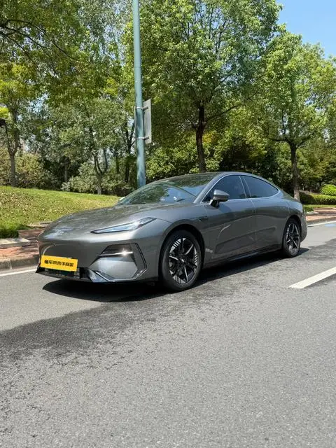 Geely E8 2024