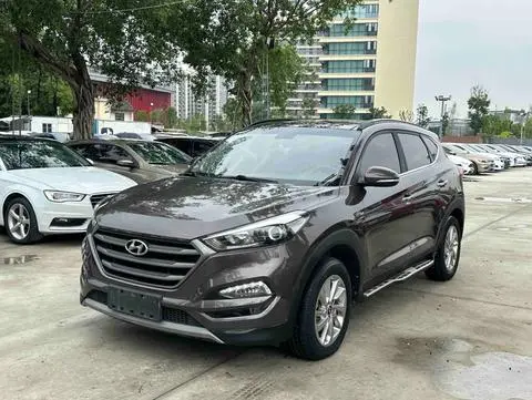 Hyundai 途胜 2015 — фото 1