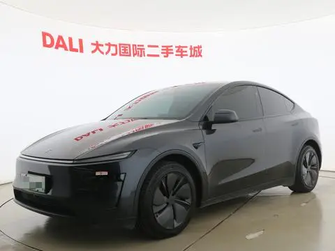 Tesla Model Y 2025