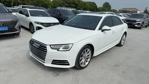 Audi A4L 2018 — фото 1