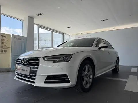 Audi A4L 2018 — фото 1
