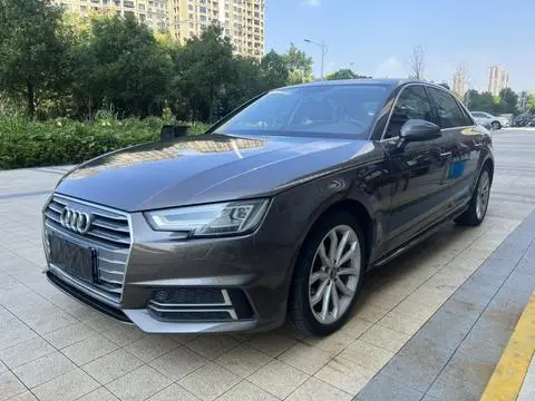 Audi A4L 2018 — фото 1