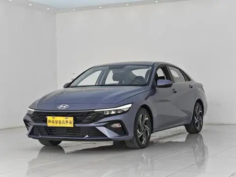 Hyundai Elantra 2023 — фото 1