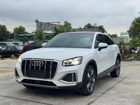 Audi Q2L 2022 — фото 1