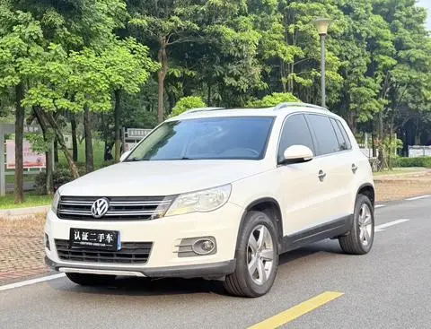 Volkswagen Tiguan 2012 — фото 1