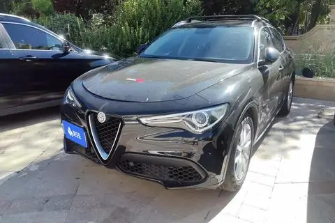 Alfa Romeo Stelvio斯坦维 2017