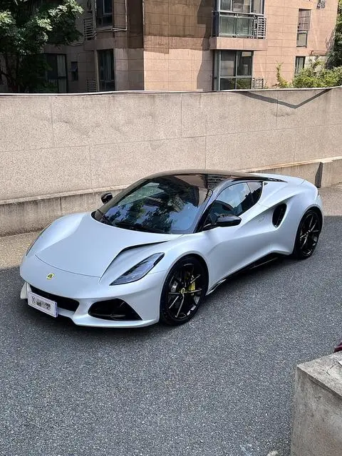 Lotus Emira 2022