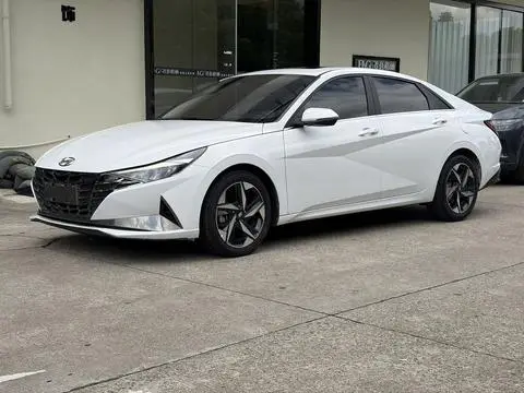 Hyundai Elantra 2022 — фото 1