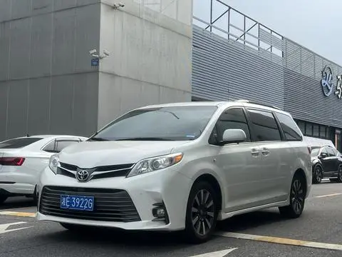 Toyota SIENNA 2019 — фото 1