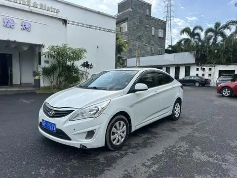 Hyundai 瑞纳 2010