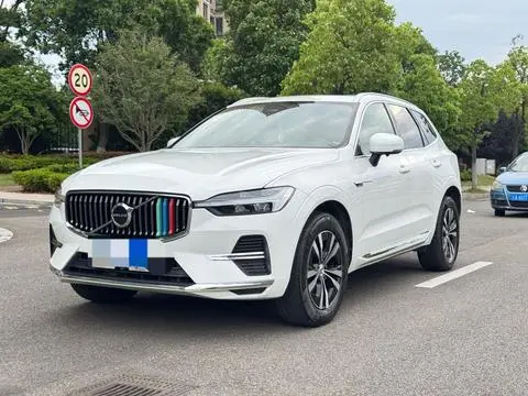 Volvo XC60 2023 — фото 1