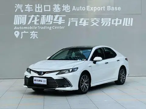 Toyota Camry 2021 — фото 1