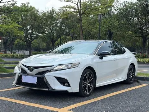 Toyota Camry 2019 — фото 1