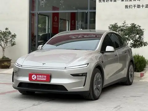 Tesla Model Y L 2026