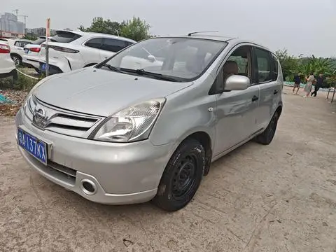 Nissan 骊威 2010