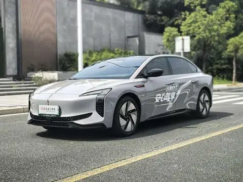 Hongqi EH7 2025