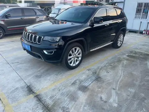 Jeep 大切诺基 2017 — фото 1